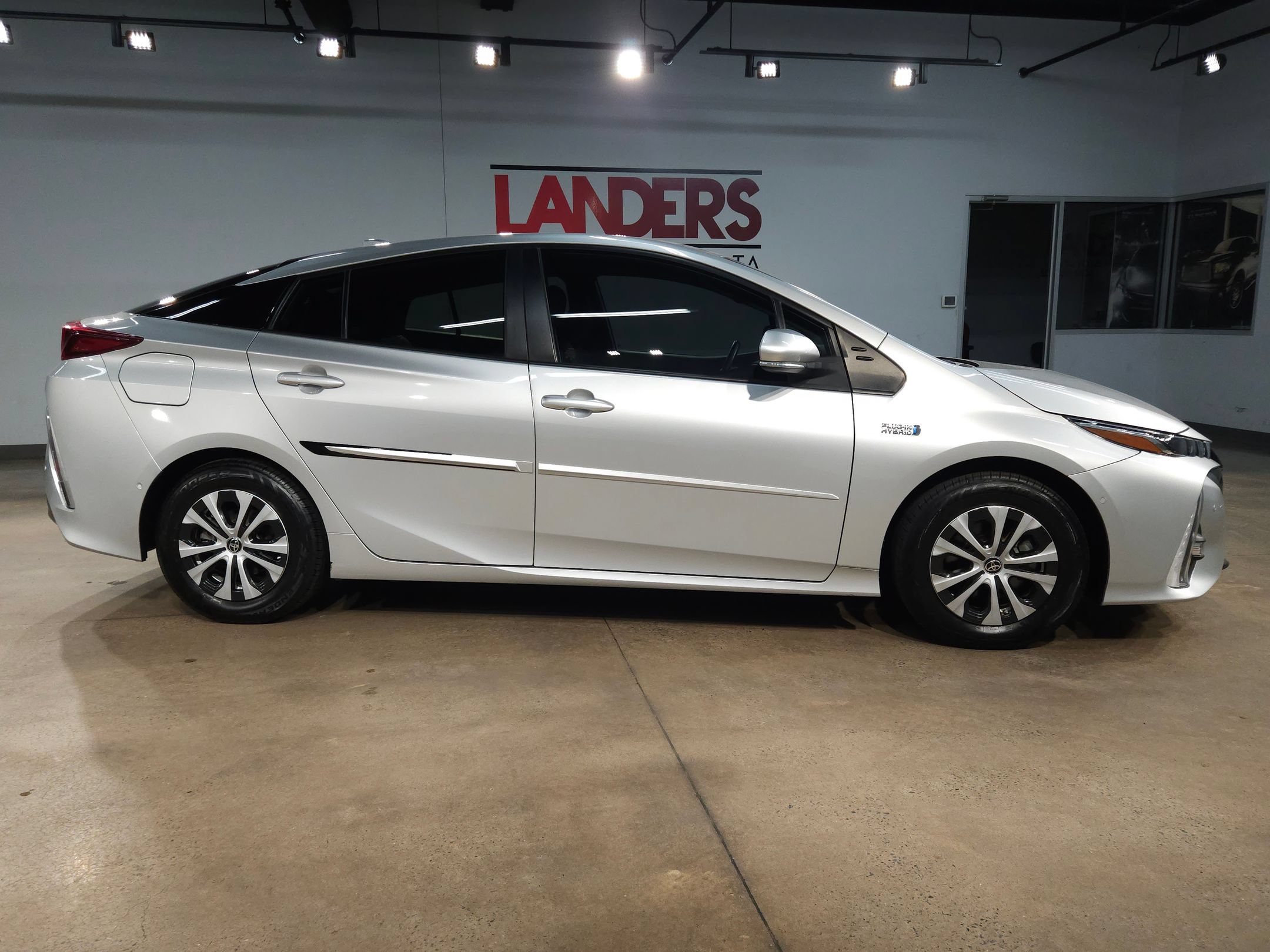Used 2021 Toyota Prius Prime Limited FWD image 8