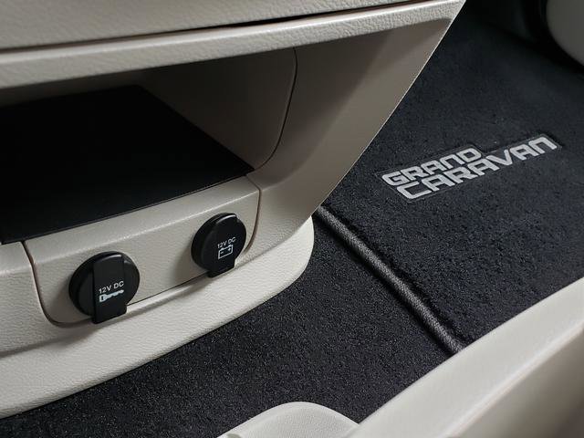 Used 2016 Dodge Grand Caravan SE image 23