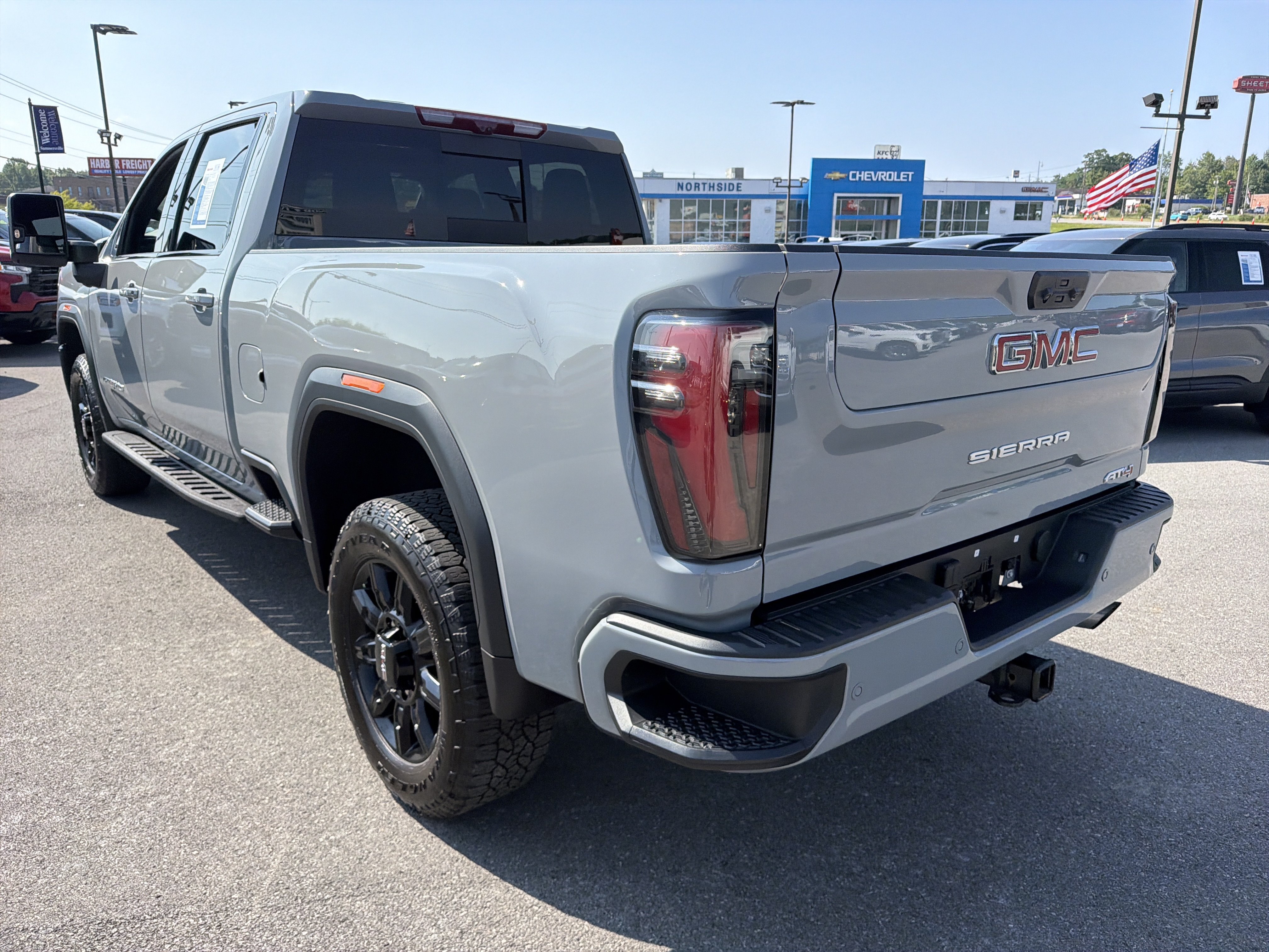 Used 2025 GMC Sierra 2500 AT4 w/ AT4 Premium Plus Package AWD/4WD image 8
