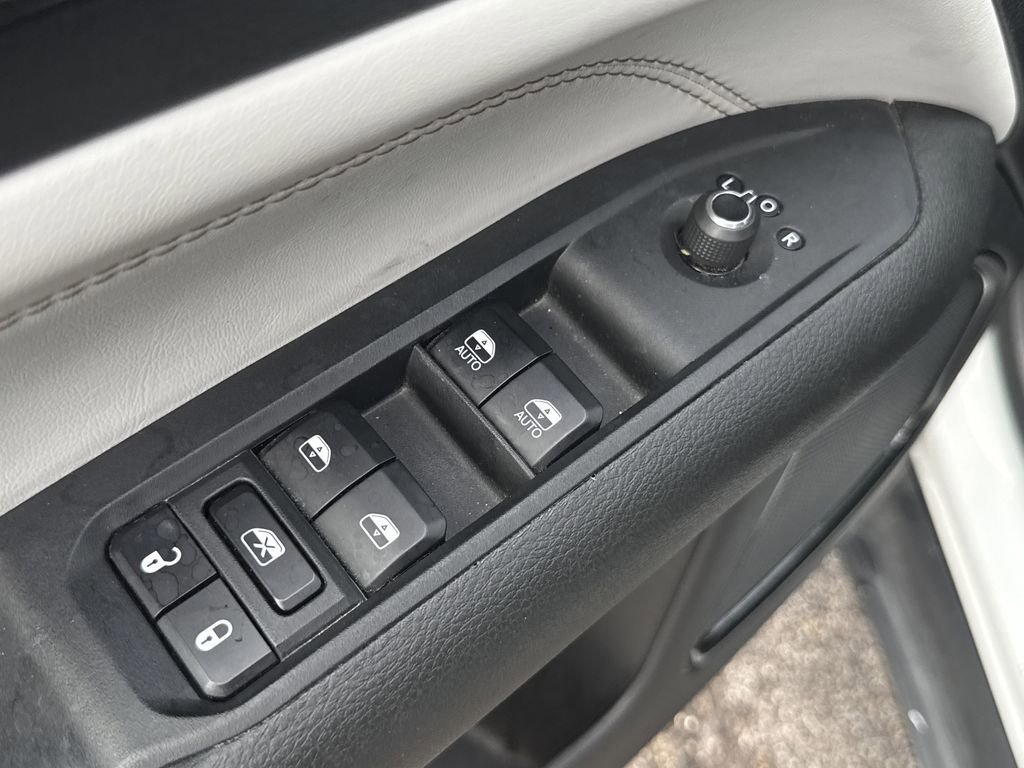 Used 2024 Jeep Compass Limited image 11