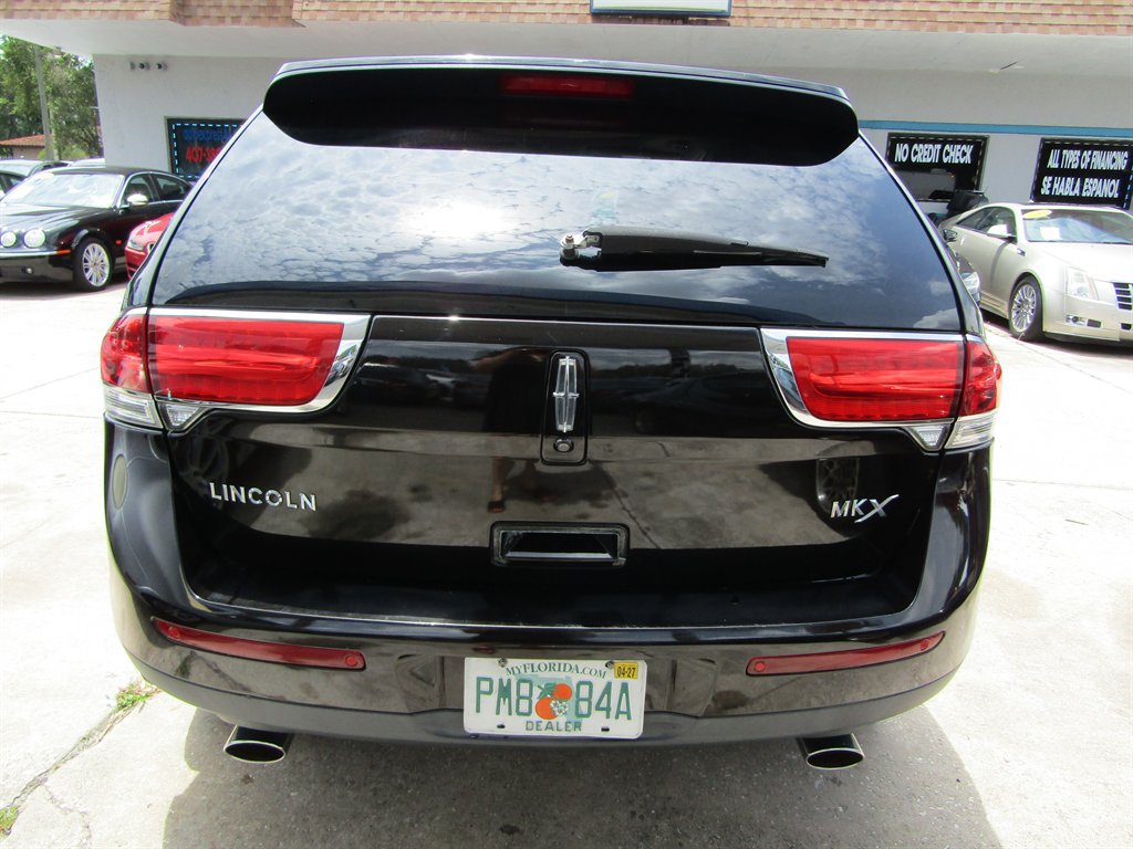 Used 2013 Lincoln MKX FWD image 3