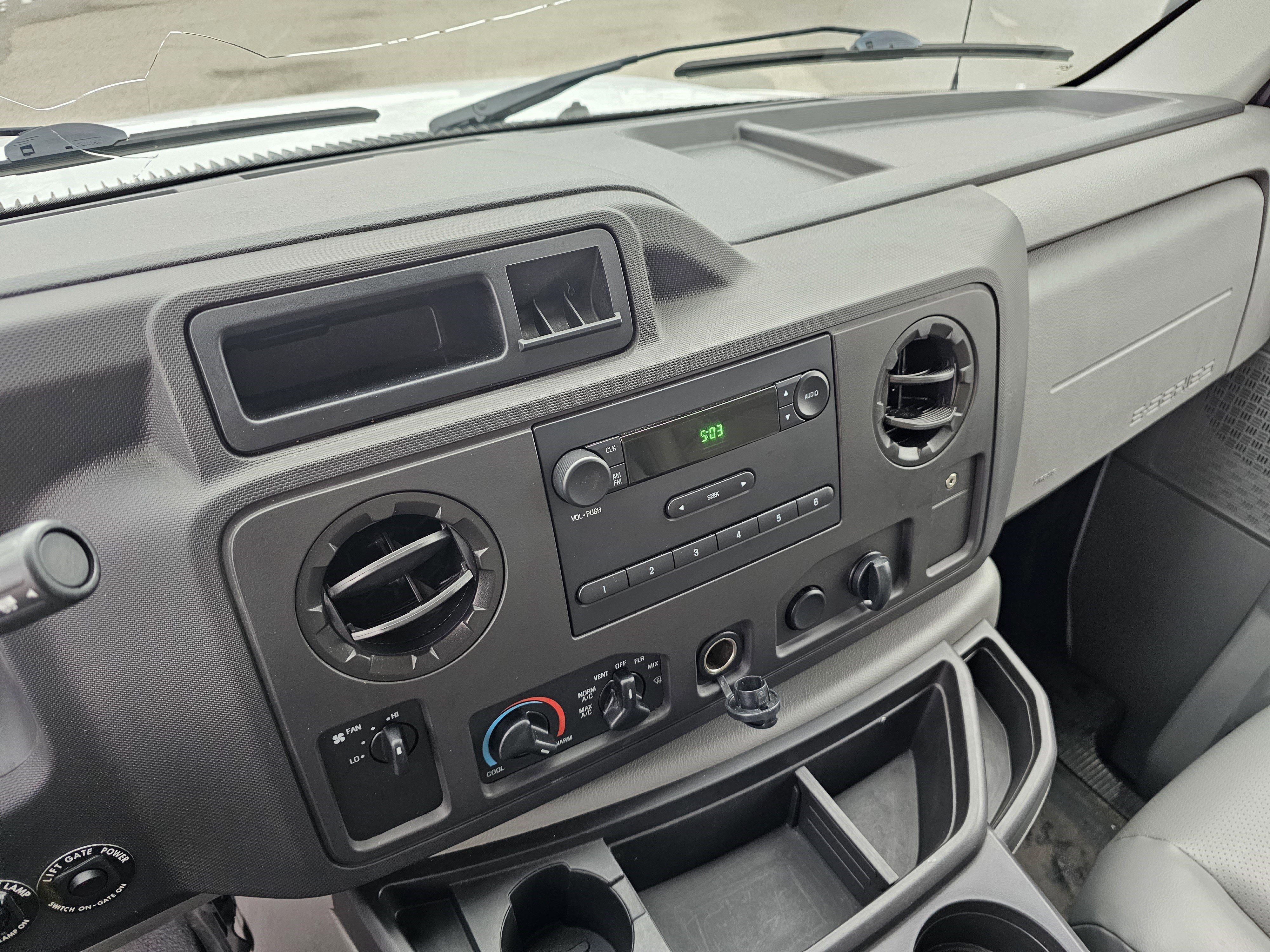 Used 2019 Ford E-350 and Econoline 350 Super Duty w/ Power Windows & Locks Group image 27