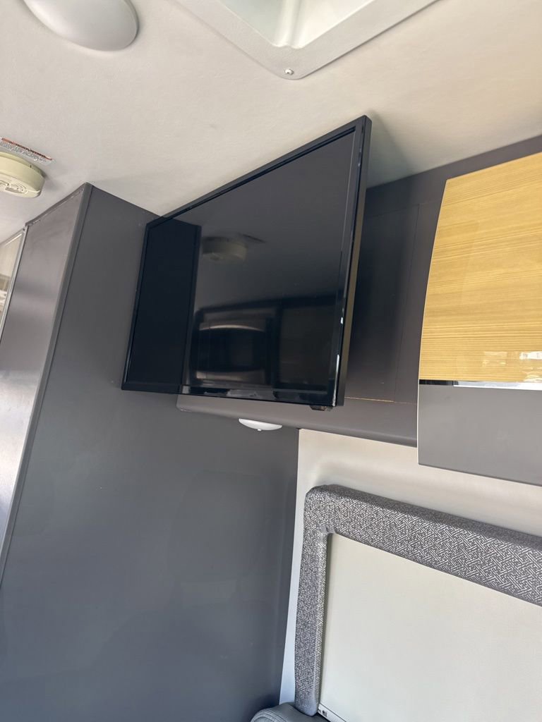 Used 2020 Mercedes-Benz Sprinter 2500 image 21