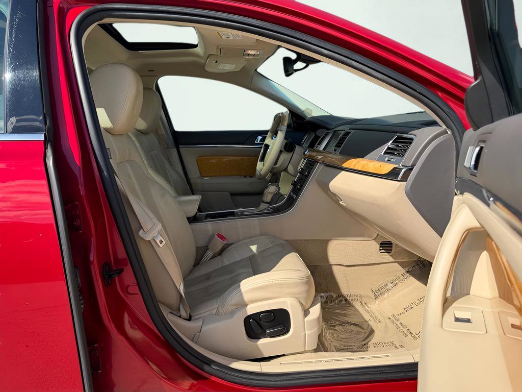 Used 2010 Lincoln MKS image 31