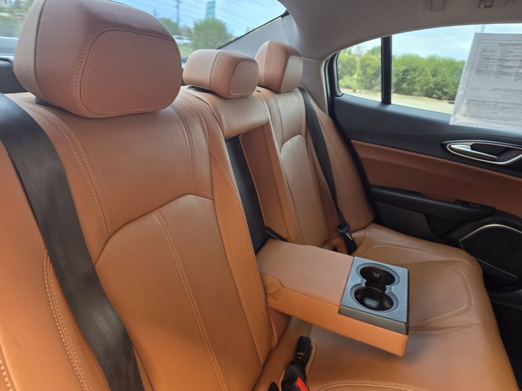 Used 2018 Alfa Romeo Giulia AWD image 21
