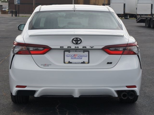 Used 2024 Toyota Camry SE image 3