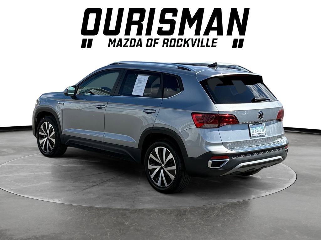 Used 2023 Volkswagen Taos SE w/ Panoramic Sunroof Package image 4