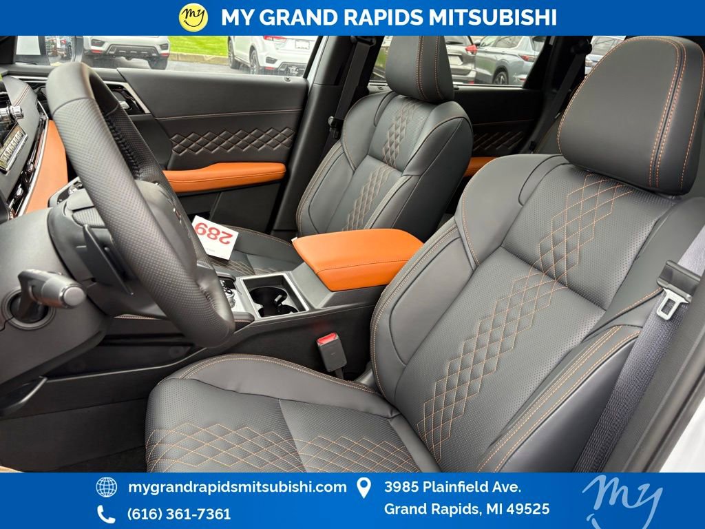 New 2025 Mitsubishi Outlander SEL image 13