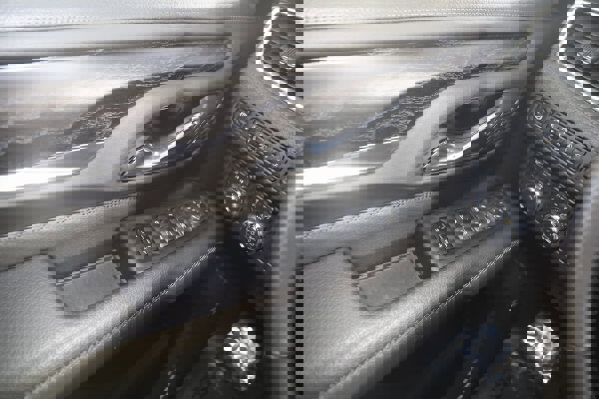 Used 2021 GMC Yukon Denali w/ Denali Premium Package image 28