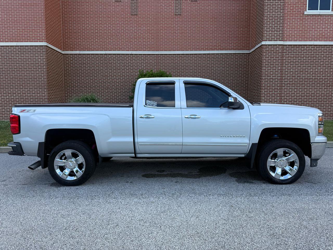 Used 2015 Chevrolet Silverado 1500 LTZ Z71 w/ LTZ Plus Package AWD/4WD image 16