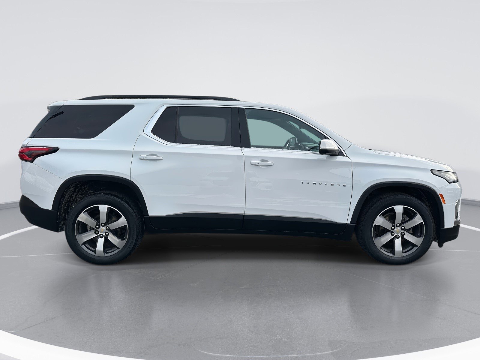 Certified 2023 Chevrolet Traverse LT w/ LT Premium Package AWD/4WD image 4