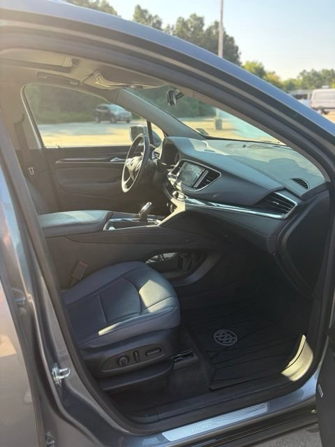 Used 2020 Buick Enclave Essence w/ Sound and Sites Package FWD image 15
