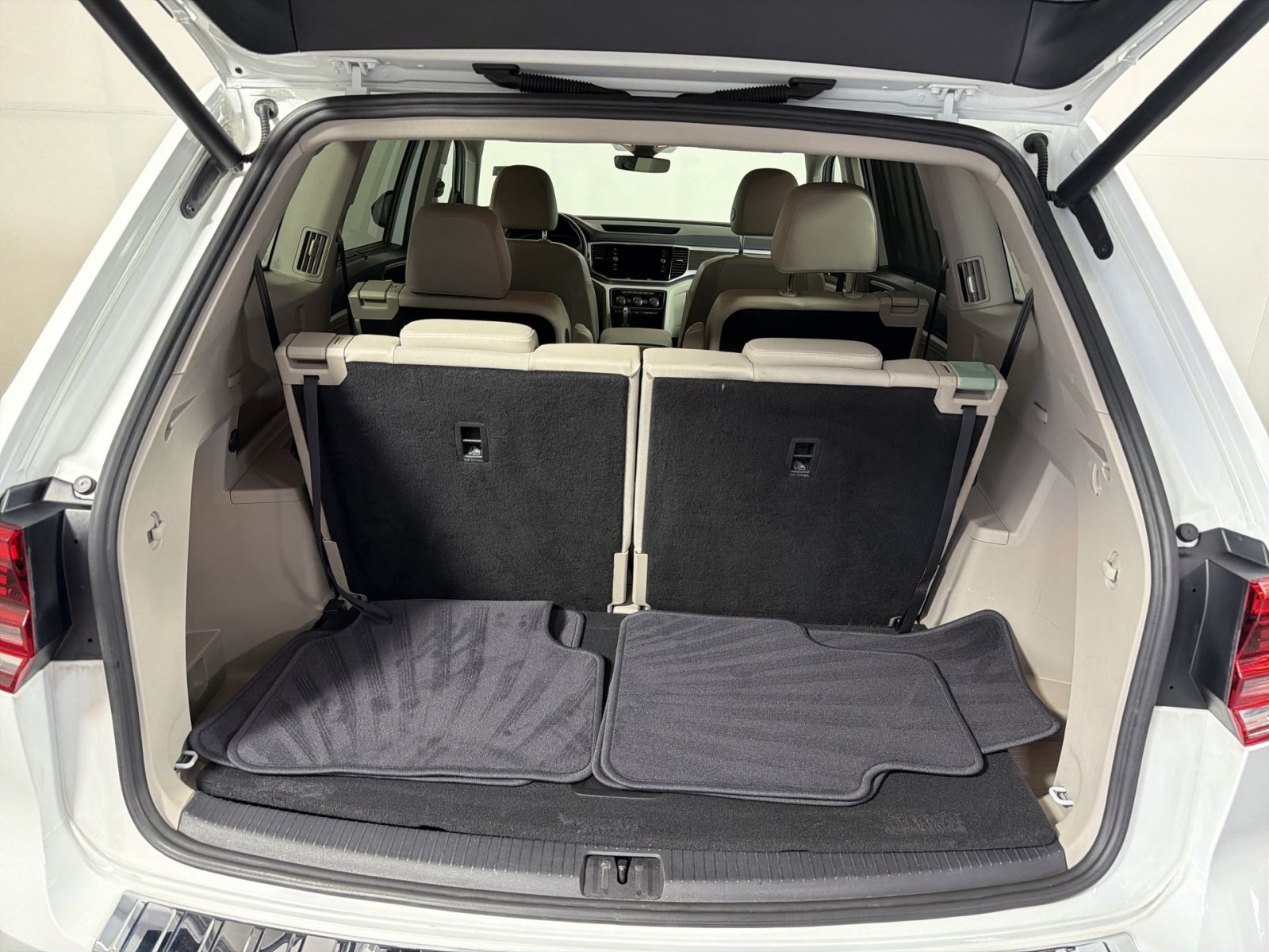 Used 2019 Volkswagen Atlas SEL R-Line AWD/4WD image 25
