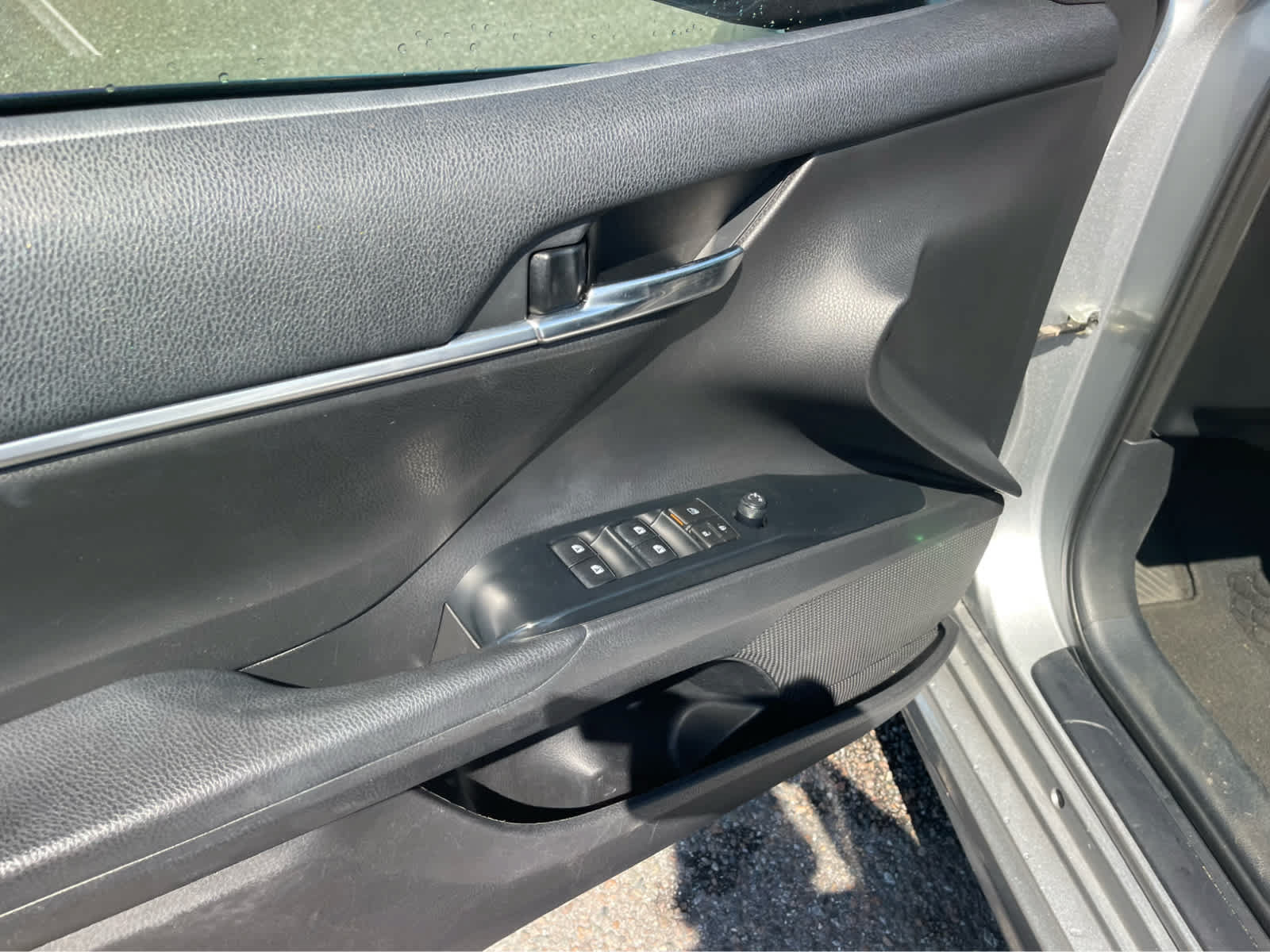 Used 2022 Toyota Camry LE FWD image 9