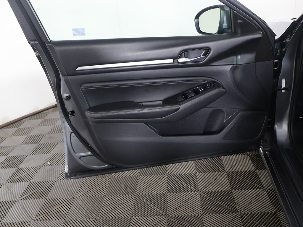 Used 2021 Nissan Altima 2.5 SV FWD image 17