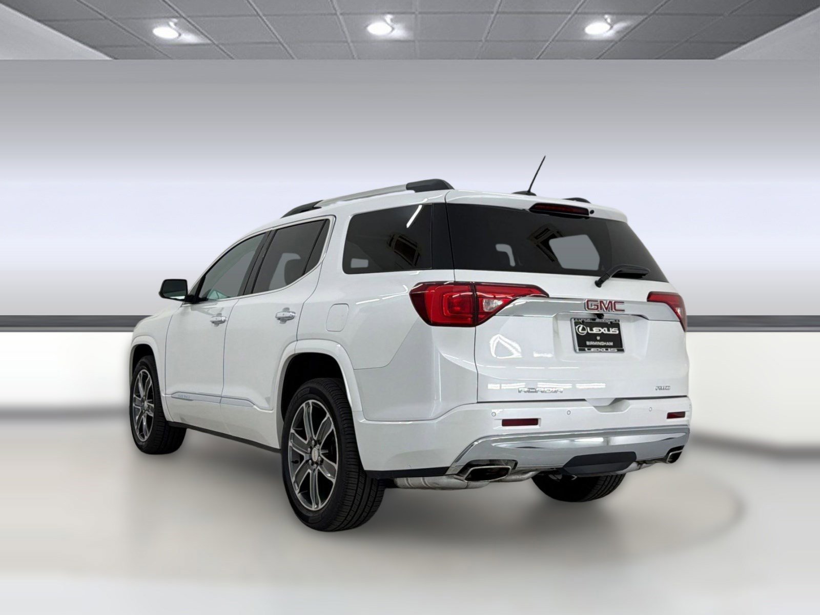 Used 2018 GMC Acadia Denali w/ Technology Package AWD/4WD image 3
