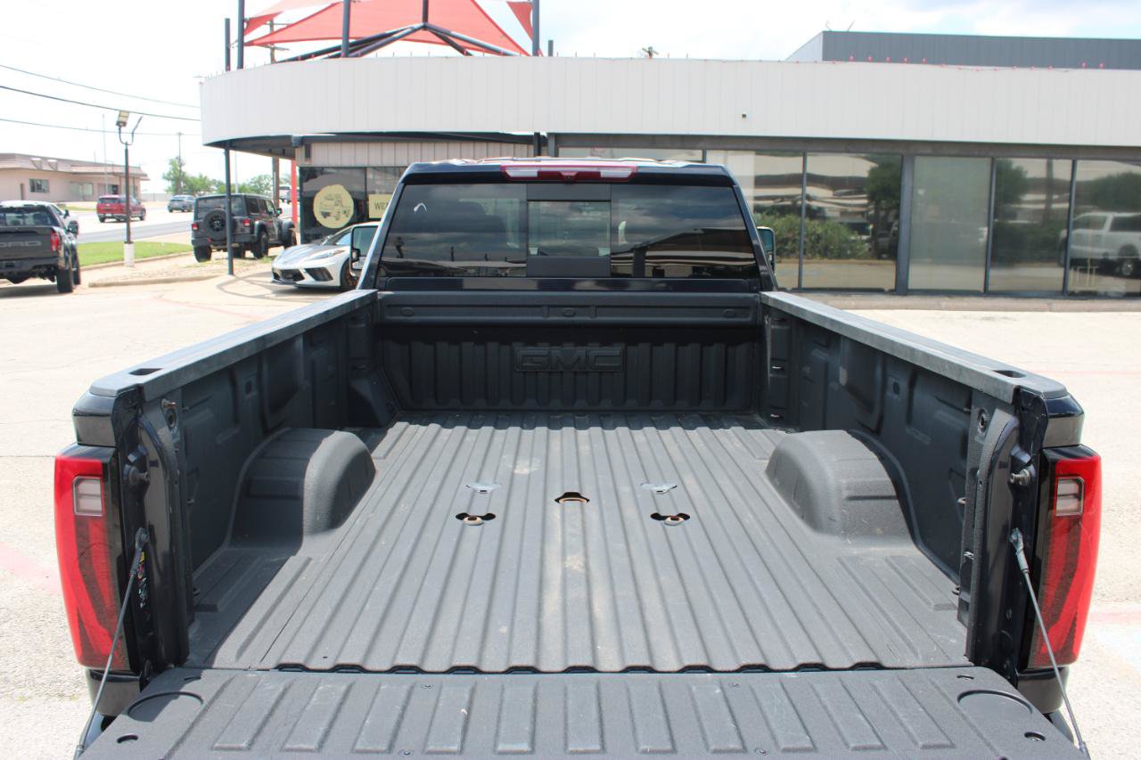 Used 2025 GMC Sierra 3500 SLT w/ SLT Convenience Package AWD/4WD image 9