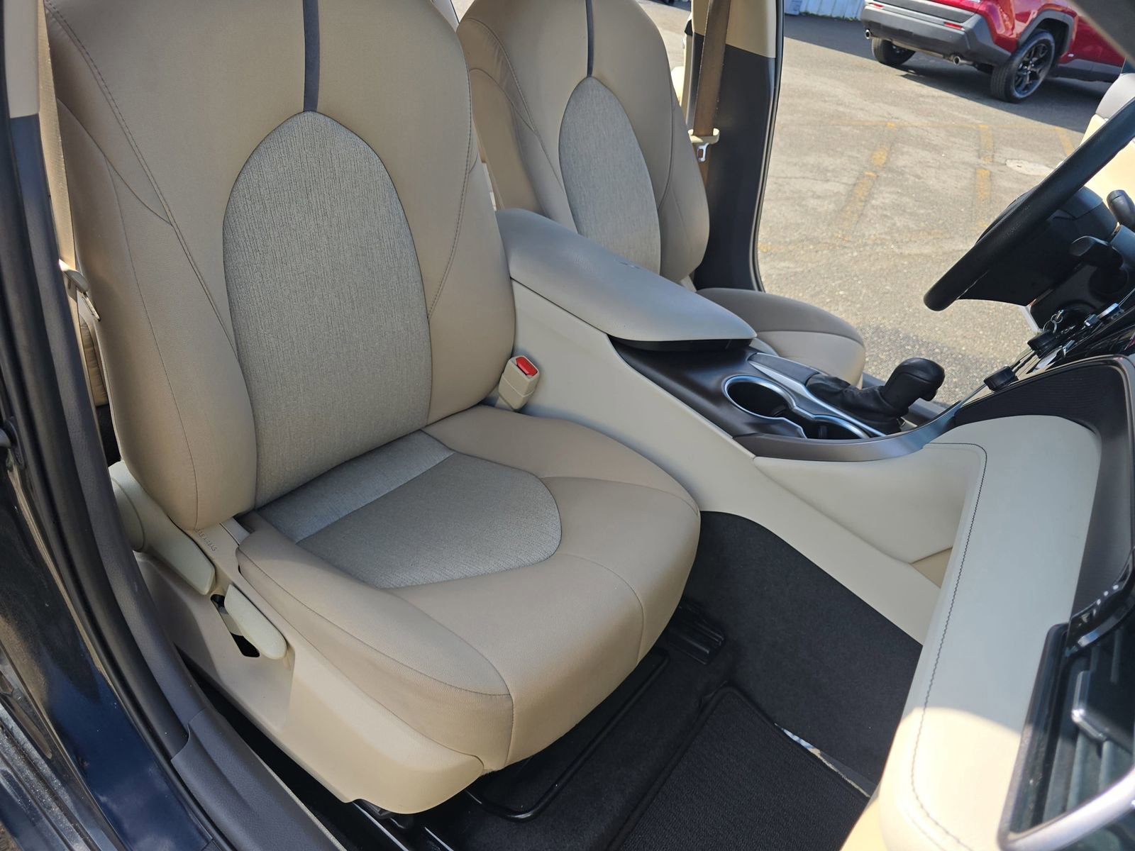 Used 2021 Toyota Camry LE image 14