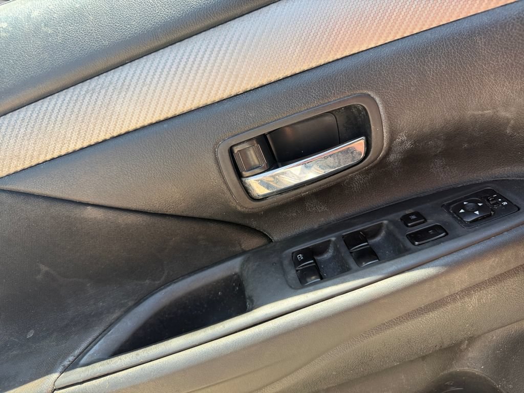 Used 2017 Mitsubishi Outlander SE FWD image 19