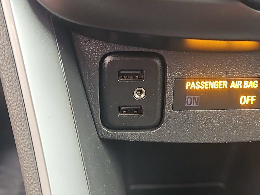 Used 2019 Chevrolet Trax LT w/ LT Convenience Package AWD/4WD image 17