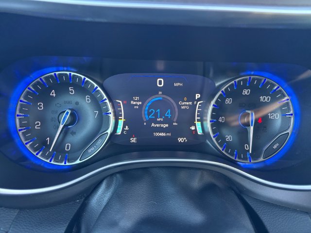 Used 2018 Chrysler Pacifica Limited w/ Tire & Wheel Group FWD image 26