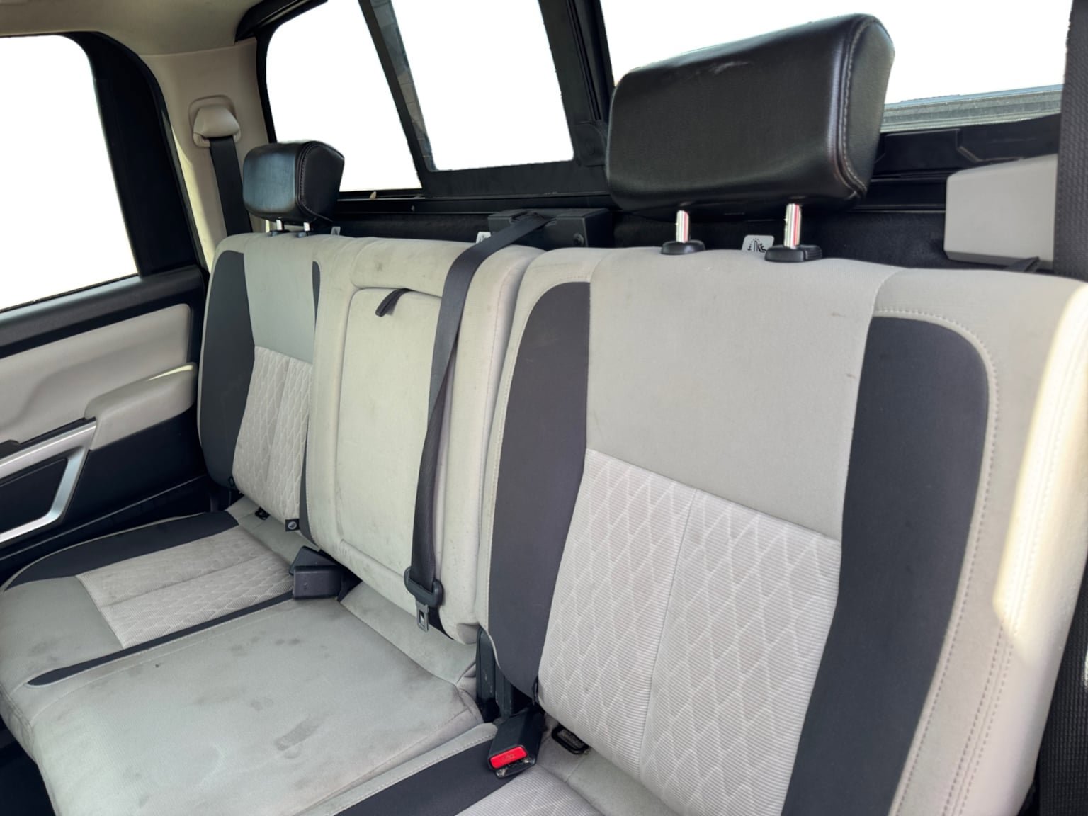 Used 2022 Nissan Titan SV w/ SV Convenience Package image 16