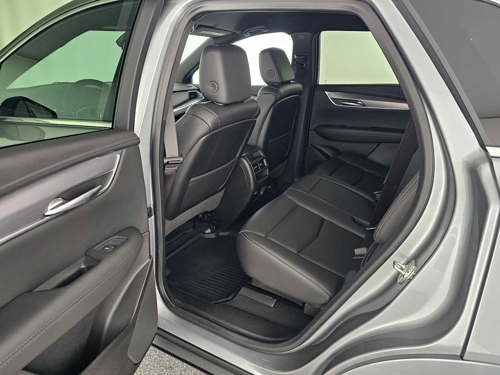 Used 2026 Cadillac XT5 Luxury w/ LPO, Floor Liner Package FWD image 15