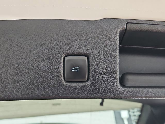 Used 2021 Ford Escape Titanium image 8