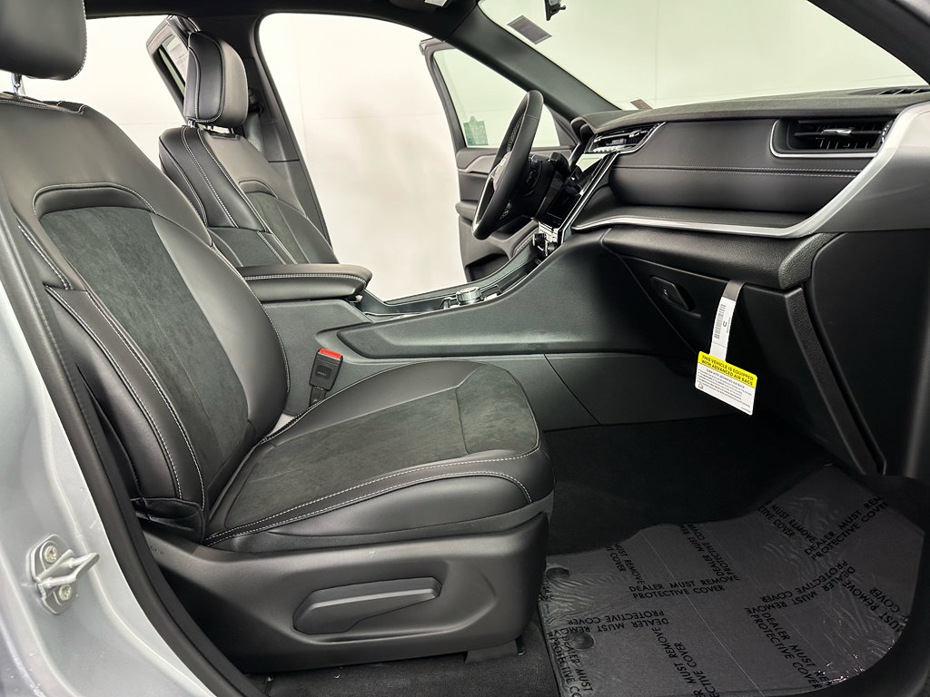 New 2025 Jeep Grand Cherokee Altitude AWD/4WD image 27