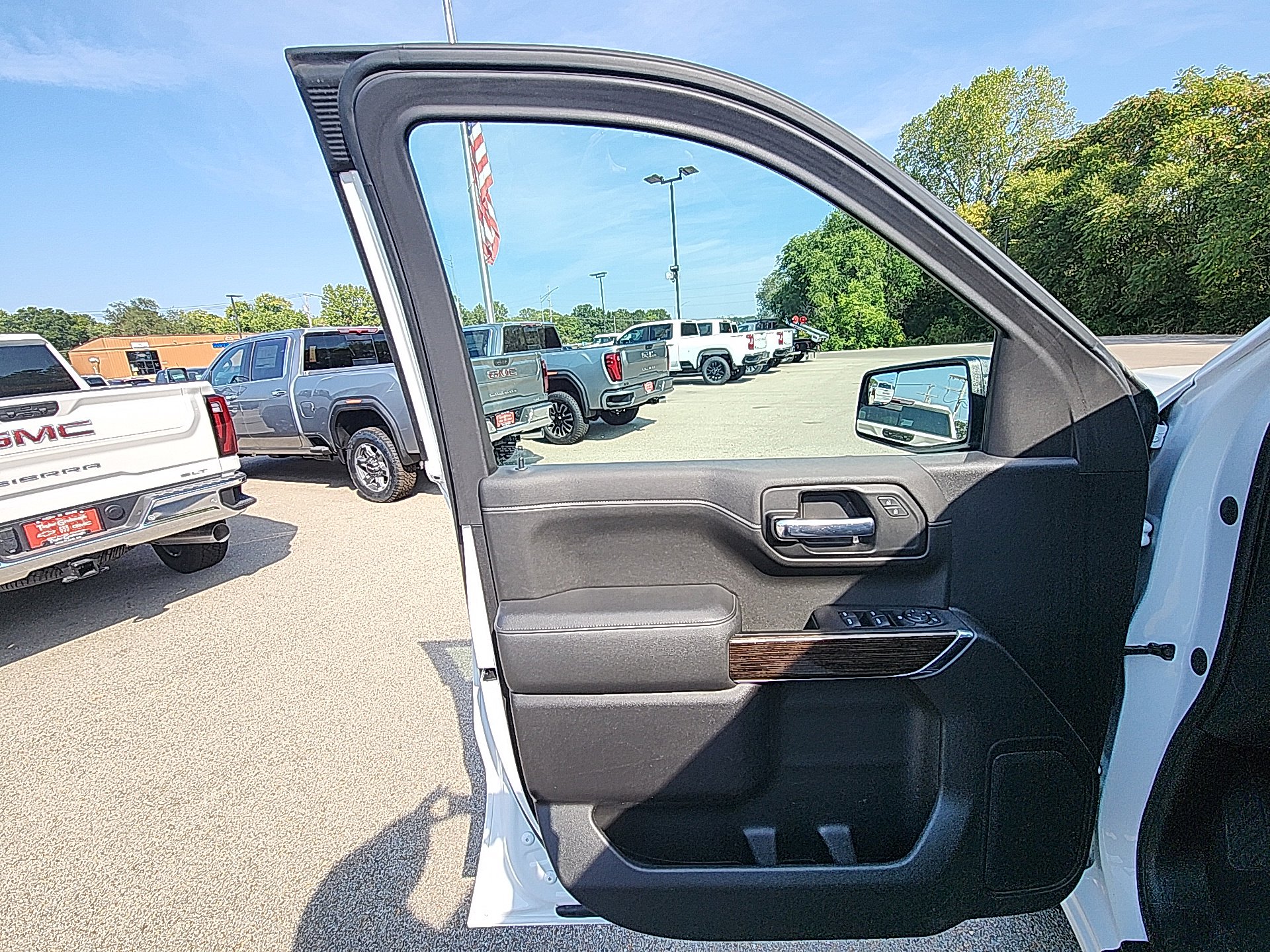 Used 2022 GMC Sierra 1500 Elevation image 13