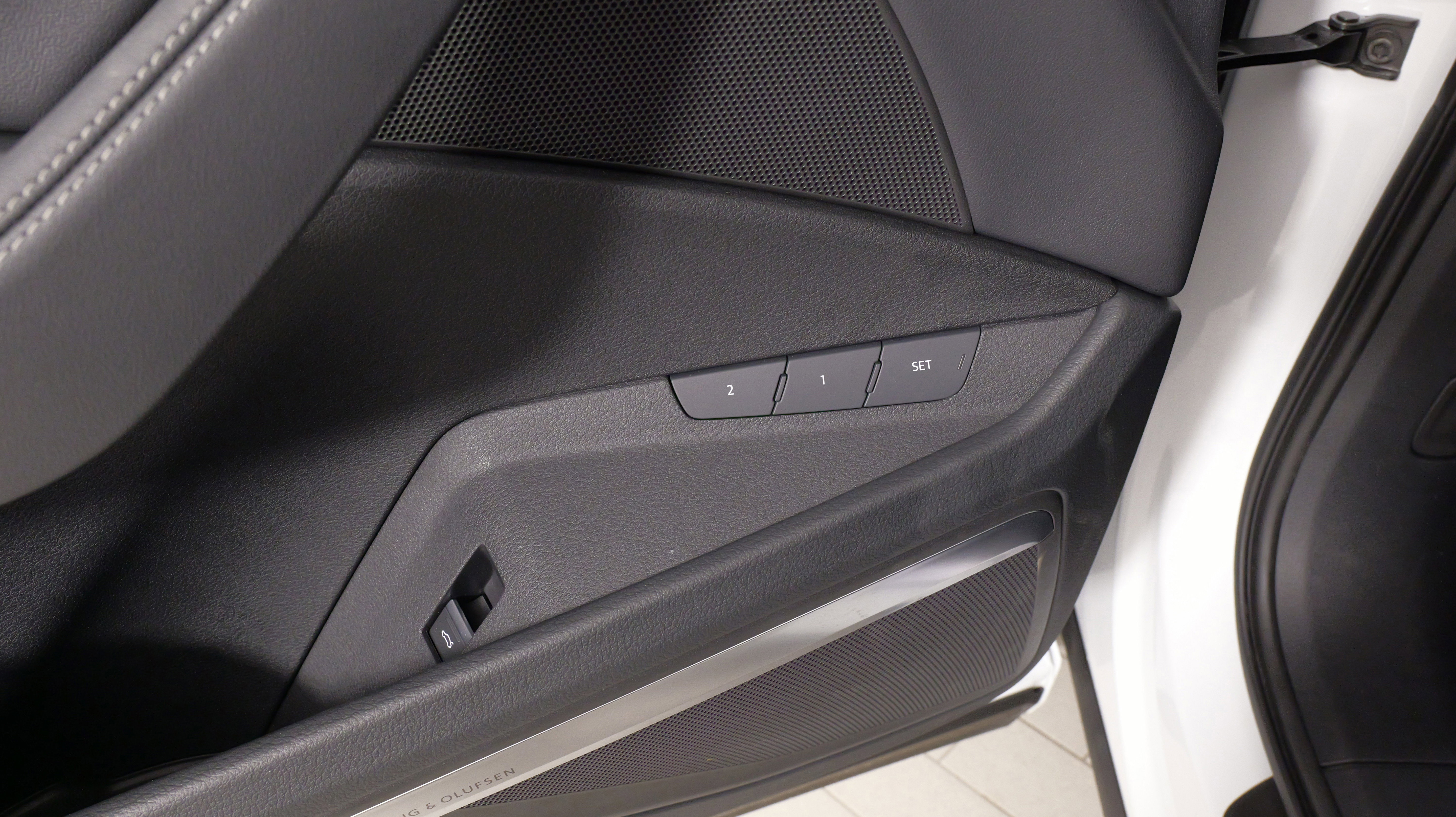 Used 2024 Audi Q8 e-tron Premium Plus w/ Premium Plus Package image 26