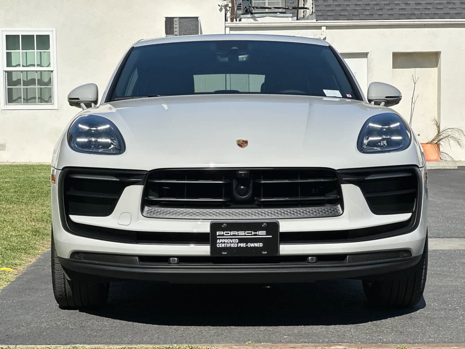 Certified 2025 Porsche Macan AWD/4WD image 11