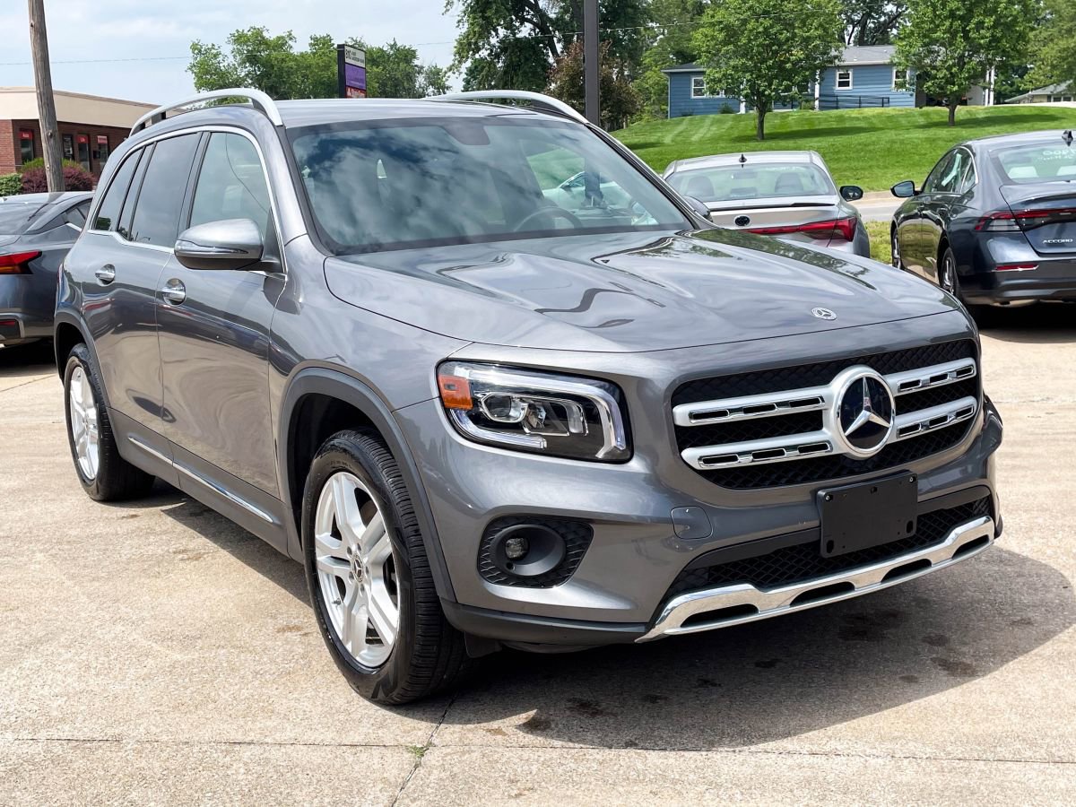 Used 2021 Mercedes-Benz GLB 250 w/ Premium Package image 2