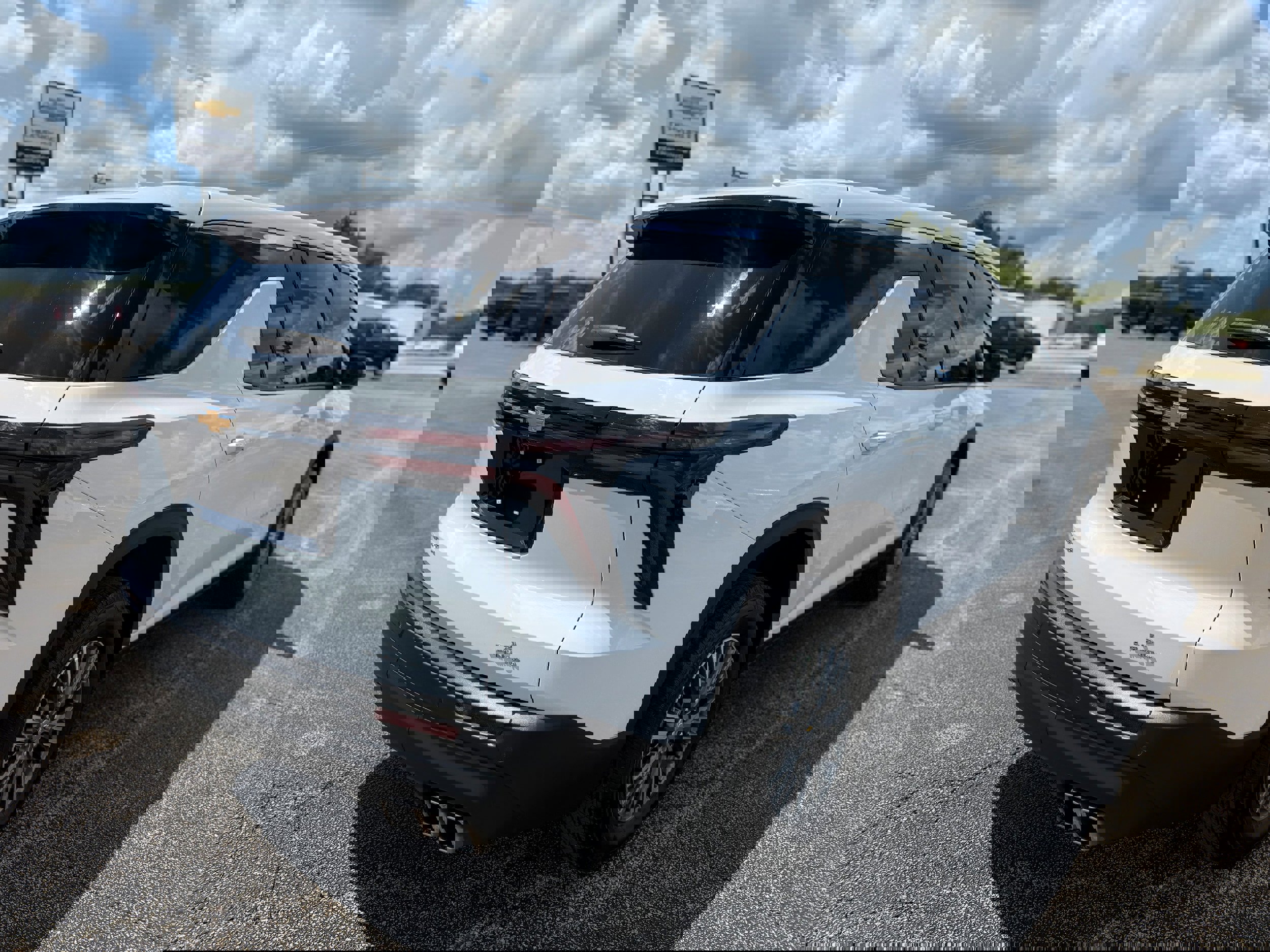 Used 2024 Chevrolet Traverse LS image 5