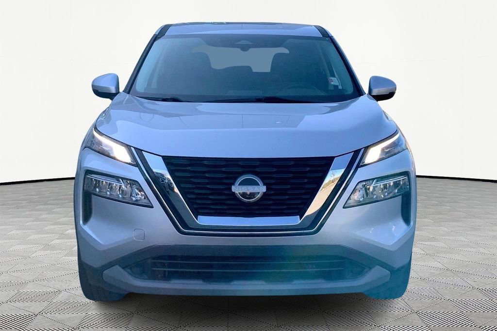 Used 2022 Nissan Rogue SV image 2