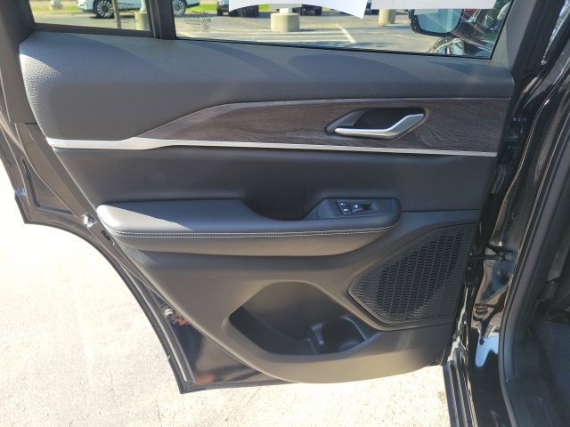 Used 2023 Jeep Grand Cherokee Limited AWD/4WD image 18