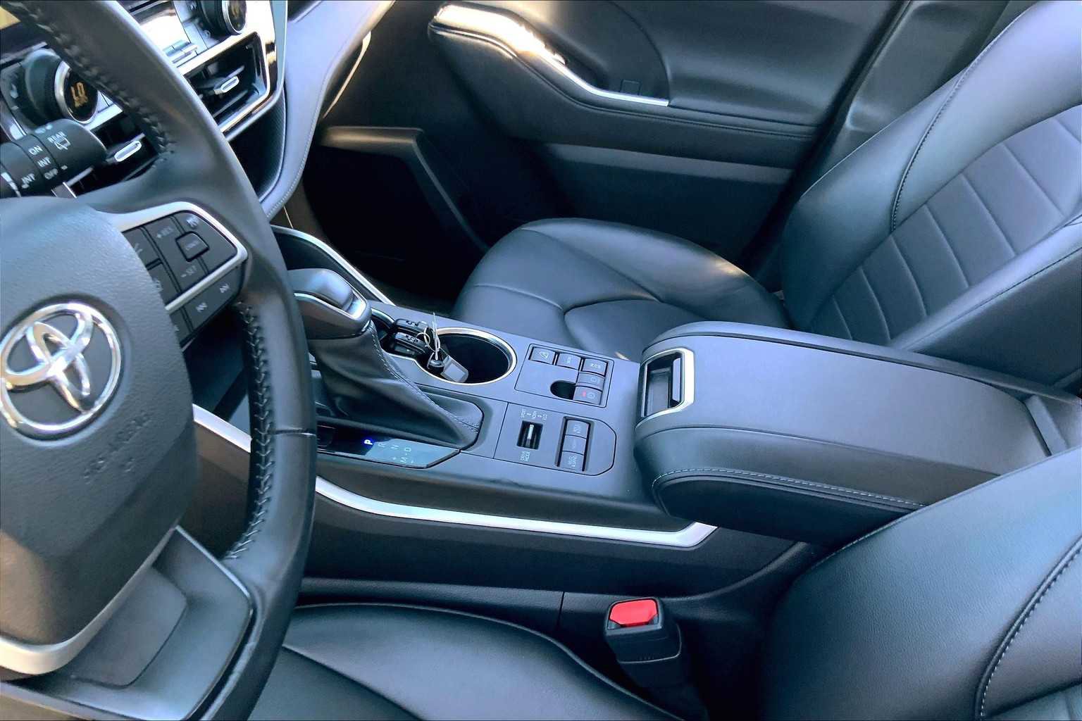 Certified 2023 Toyota Highlander XLE image 13