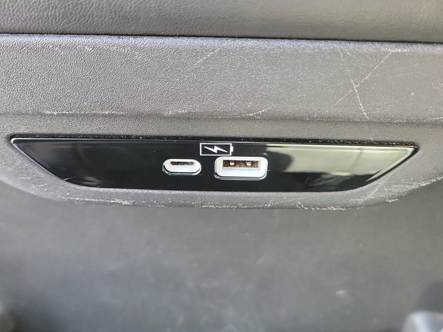 Used 2023 Chrysler Pacifica Touring-L image 13