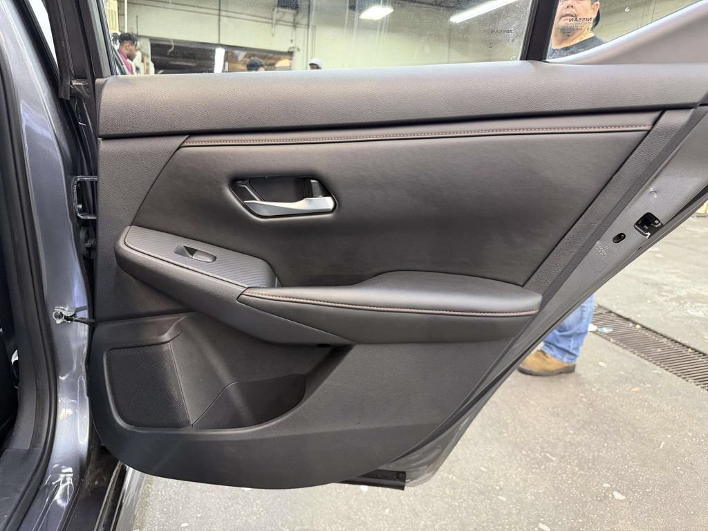 Used 2025 Nissan Sentra SR w/ SR Premium Package FWD image 19