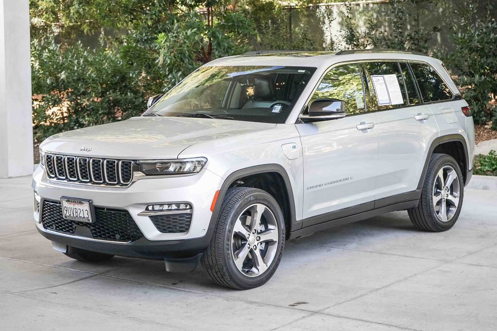 Used 2022 Jeep Grand Cherokee Limited 4xe w/ Luxury Tech Group II AWD/4WD image 3