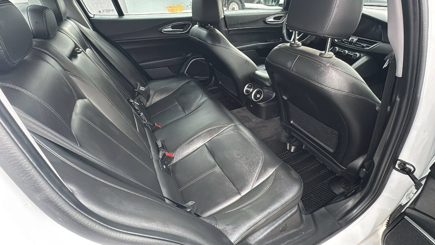 Used 2018 Alfa Romeo Giulia AWD image 16