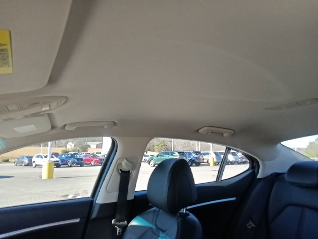 Used 2025 Genesis G70 2.5T image 14