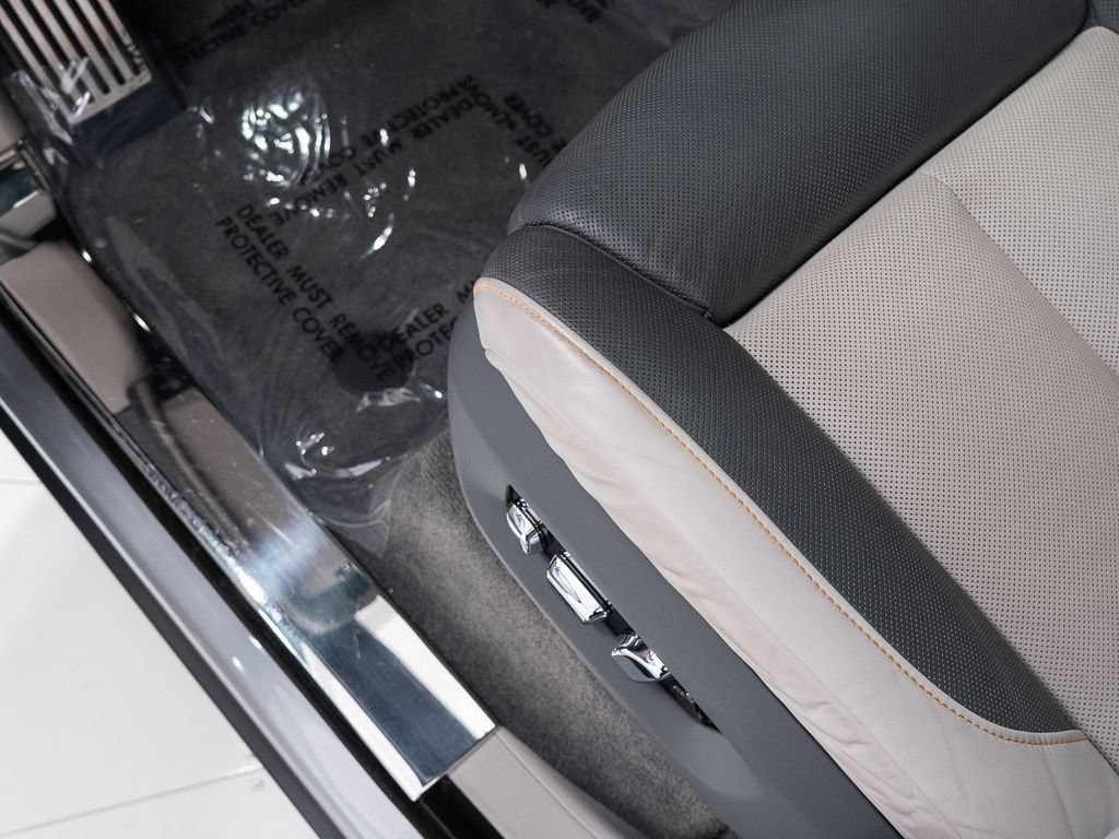 Certified 2023 Rolls-Royce Cullinan w/ Dark Exterior Package AWD/4WD image 13