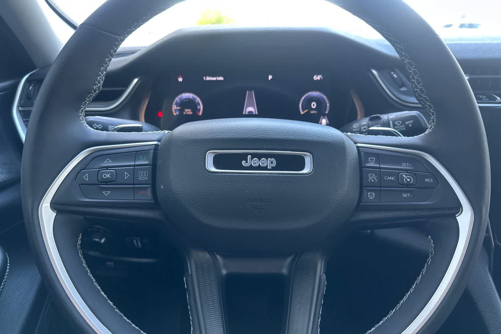 Certified 2023 Jeep Grand Cherokee Laredo w/ Luxury Tech Group I AWD/4WD image 25