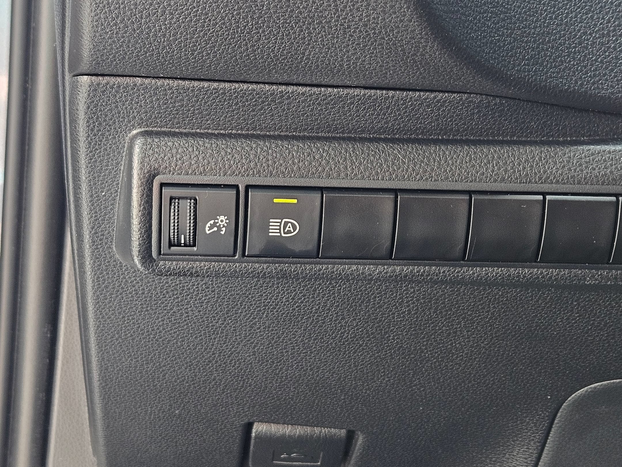 Used 2022 Toyota Corolla LE FWD image 19