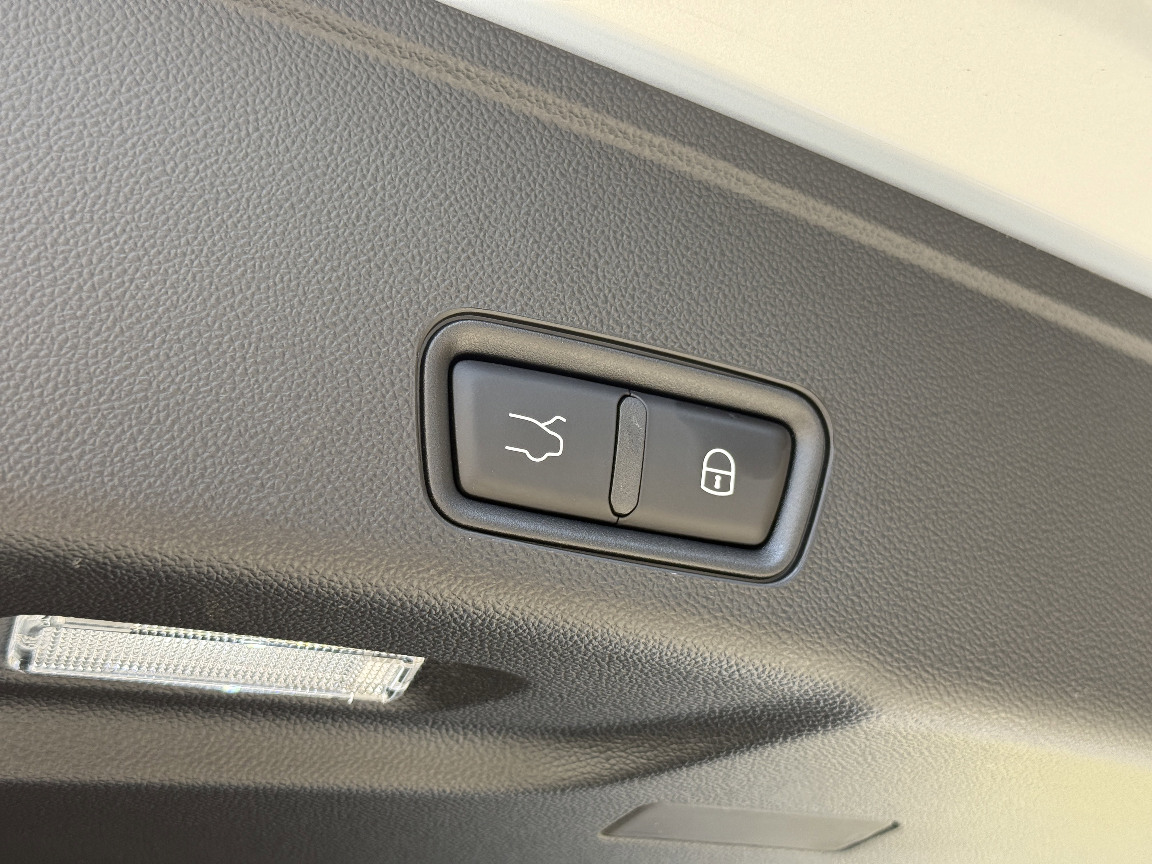 Certified 2025 Maserati Grecale Modena image 32