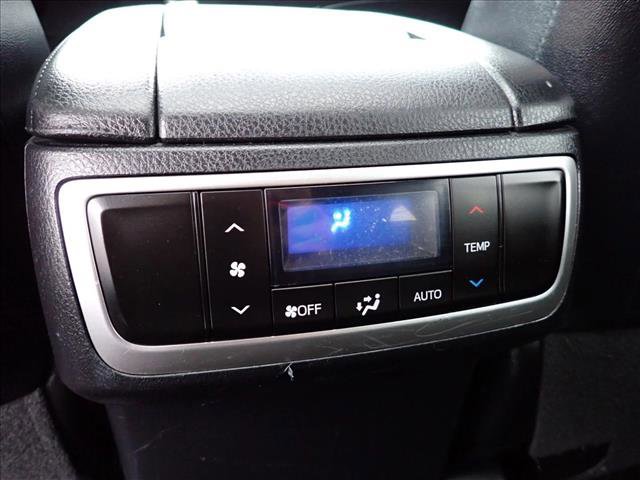 Used 2016 Toyota Highlander XLE image 11