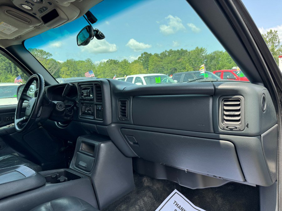 Used 2002 Chevrolet Avalanche 2500 w/ Convenience Pkg AWD/4WD image 19
