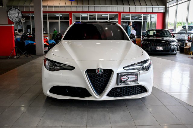 Used 2020 Alfa Romeo Giulia Ti AWD/4WD image 2