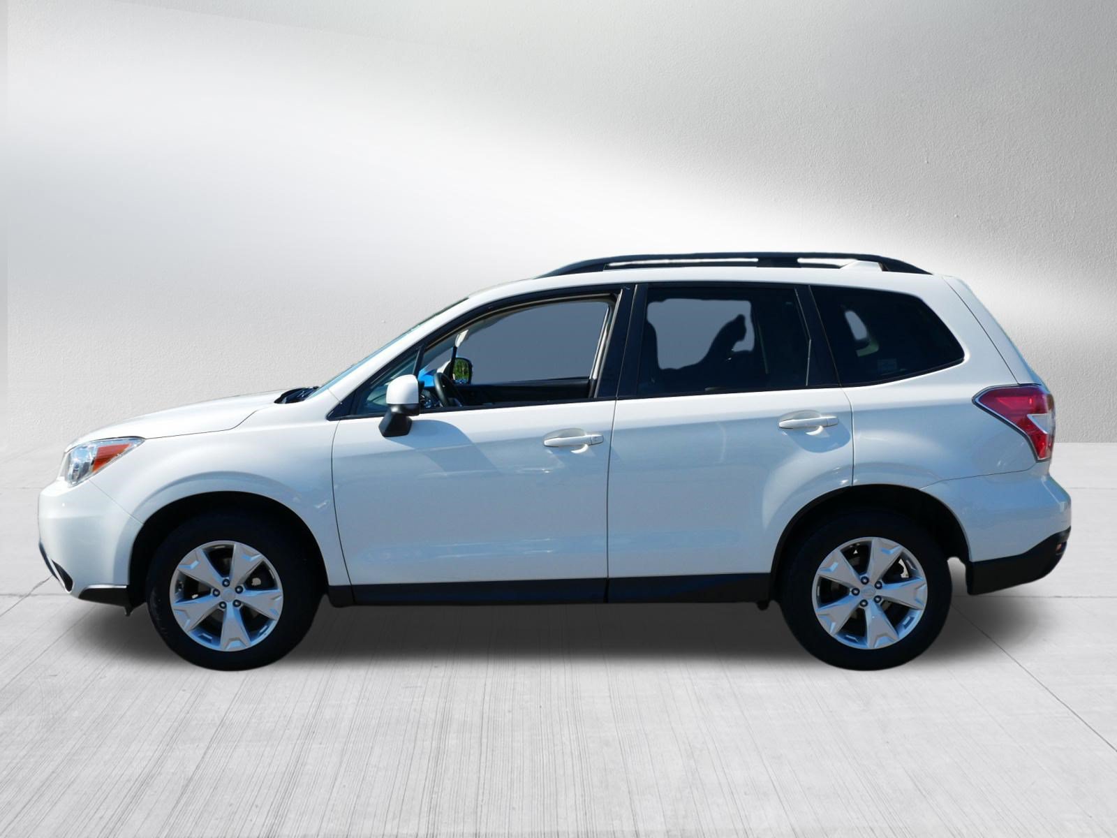 Used 2016 Subaru Forester 2.5i Premium w/ Popular Package #2 AWD/4WD image 4